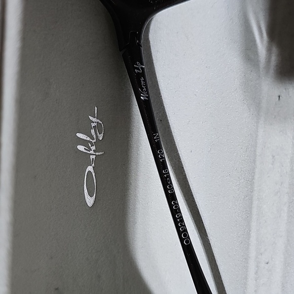 Oakley Warm Up Brown Oval Sunglasses with case - Picture 4 of 4